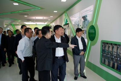 2012年，時任浙江省副省長毛光烈視察天通